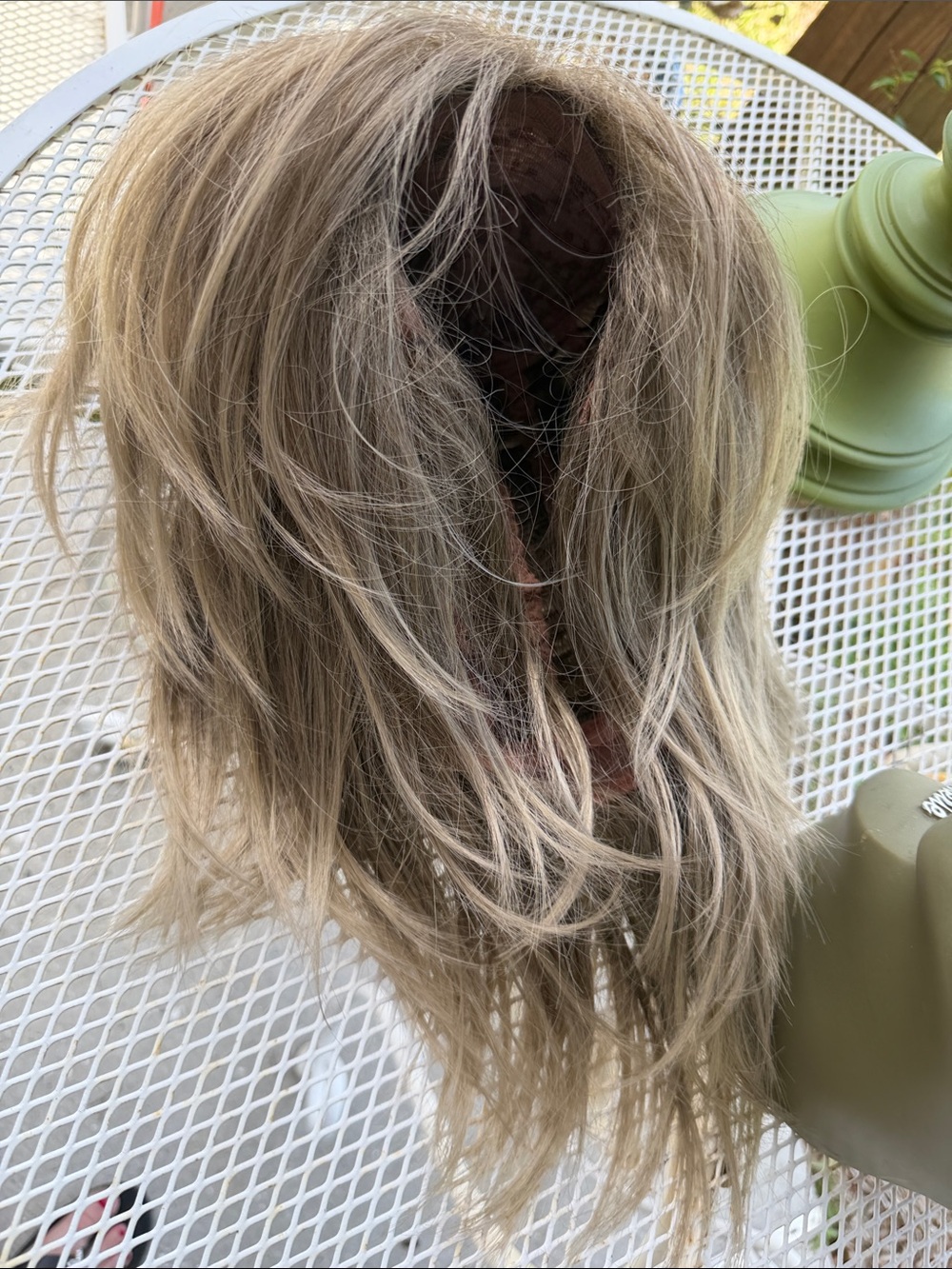 Stylish Medium Layered Women's Wig in Ash Blonde/Frosted - Picture 7 of 11
